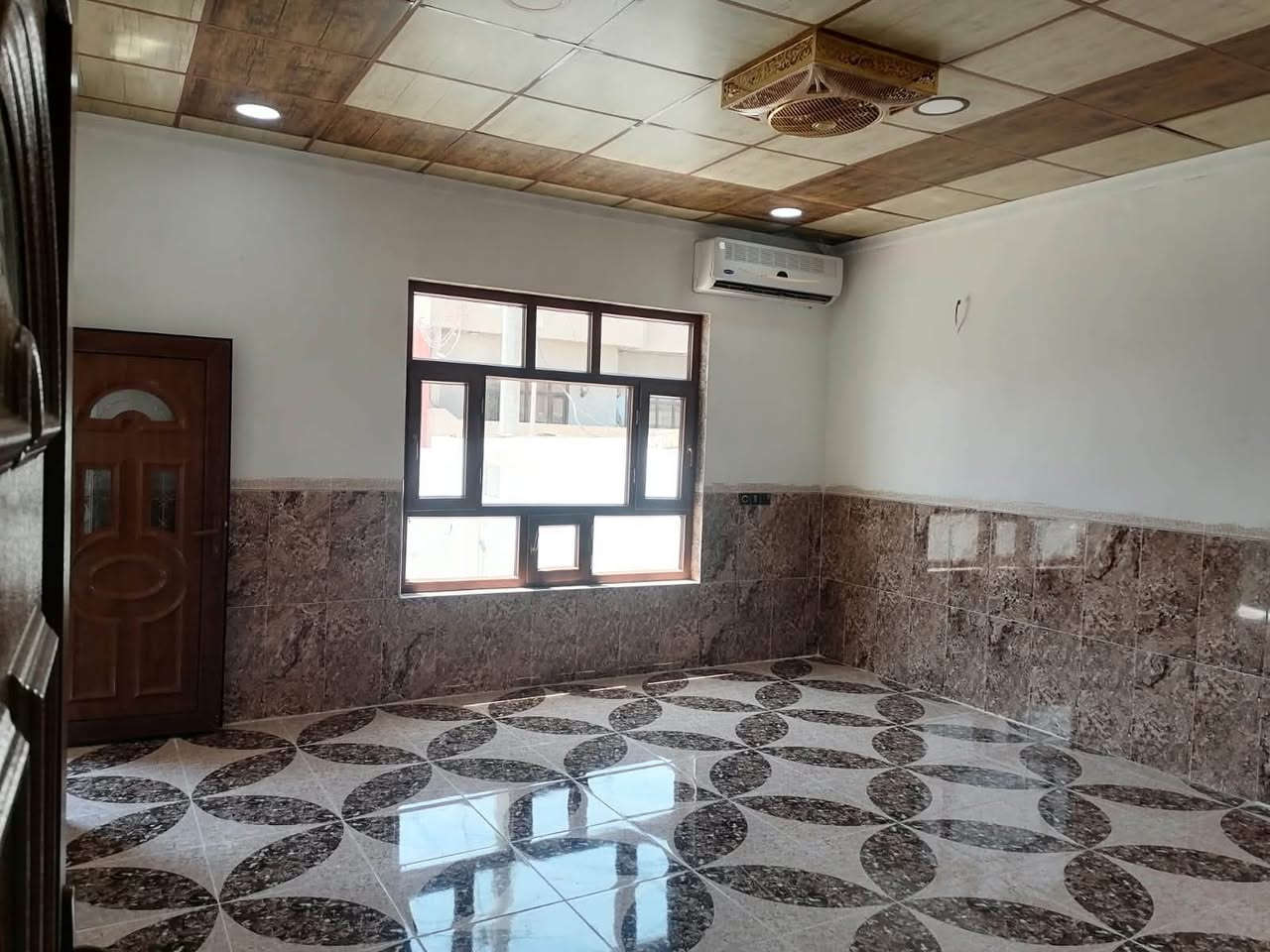 🏡 خانوو بو فروشتن له گه ره كى ده روازه پشت ماركيت شاكار نزيك شه قامى ده روازه

📐 روبه ر :
▪️200 متر

✨ زانیارییەکانی خانوو / موڵك :
▪️  2 ژور نوستن - هول - مطبخ -ميوان - گه راج

💰 نرخ : 75 مليون 

📞بۆ زانيارى زياتر په يوه ندى بكه ن به 
عقارات ستار اكرم بازرگان

*********** ☎️
*********** ☎️

#كركوك #عقارات #عقارات_كركوك

