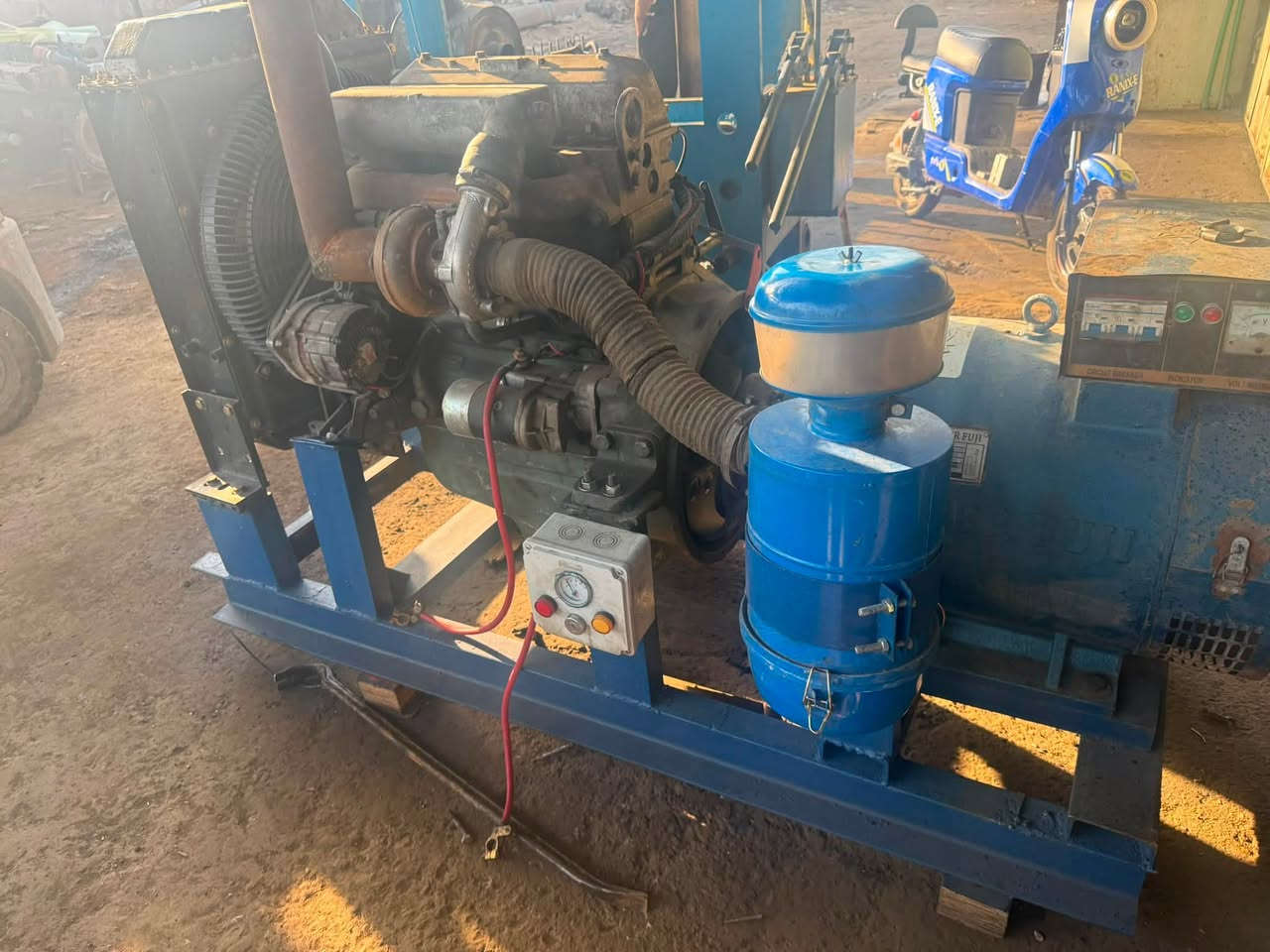 مولدات عدد ثنين
الاولى بيركنز صيني 30 kva كاتم 
الثانيه سوبر محسن 50 kva 
متاح ***********
