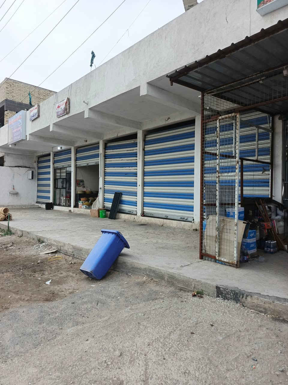 محلات +بيت تجارية شارع 40
لبيع مساحه 332 سعر 380 بيها مجال

رقم قطعه 27163

تصال ***********
