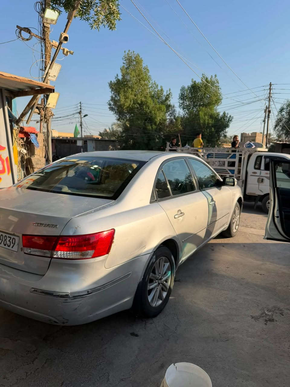 السلام عليكم سوناتا خليجي للبيع مكينه 2.4 بغداد باسمي تحويل ثاني يوم رقم انكليزي
مكينه وكير مكفولات 
تخم تاير جديد وتخم ويل جديد
مسويلها ادامه كامله 
ماشيه 127 حقيقي السياره من 2010 اني منزلها 
تبديل جاملغ امامي وجراد بسيط
 السعر 108 وبيها مجال للاستفسار *********** مكان السياره بغداد
