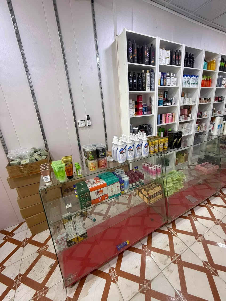 فاترينات جام جديد قليل استخدام العدد 10 قطع سعر القطعة 75 الف للتواصل العرض متر و20و قطعتين متر 
للتواصل مراسلة الصفحة او الرقم 
***********
