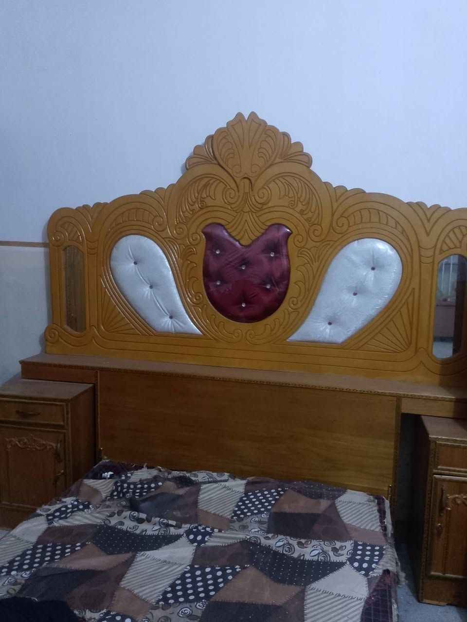 غرفه للبيع سعر 450 العنوان حبيبيه شارع السجه ***********
