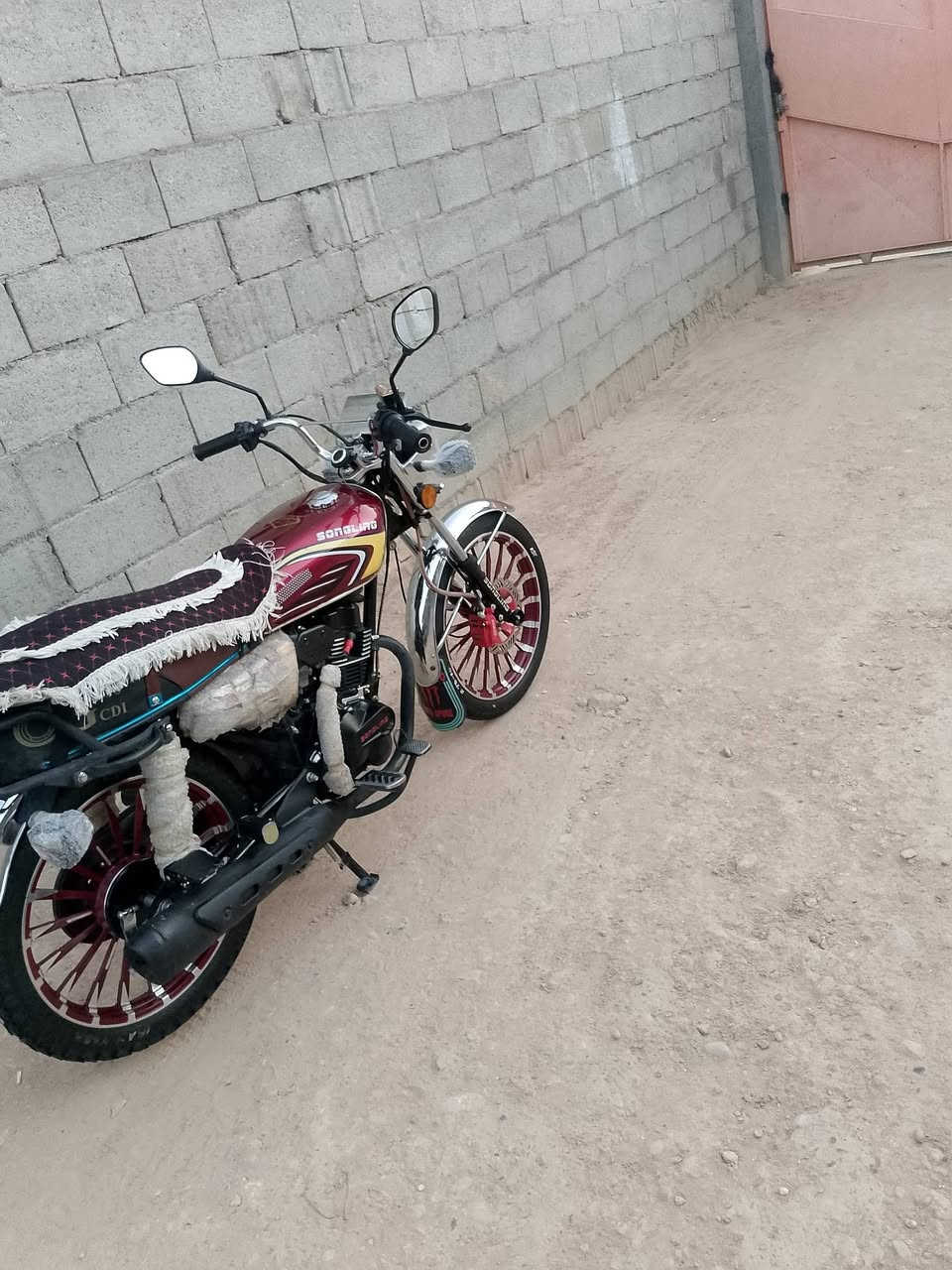 سلام عليكم من رخصت الدمن متاح دراجه سولنك البيع موديل 26 محرك 200 زنجيل بعده عله وضع الشركه وياء بصمات 2+ سوجات ثنين الدراجه حيل حلوه الشراي ينورني خاص او يتصل عل رقم ‏‪***********‬‏ ادمن حب
