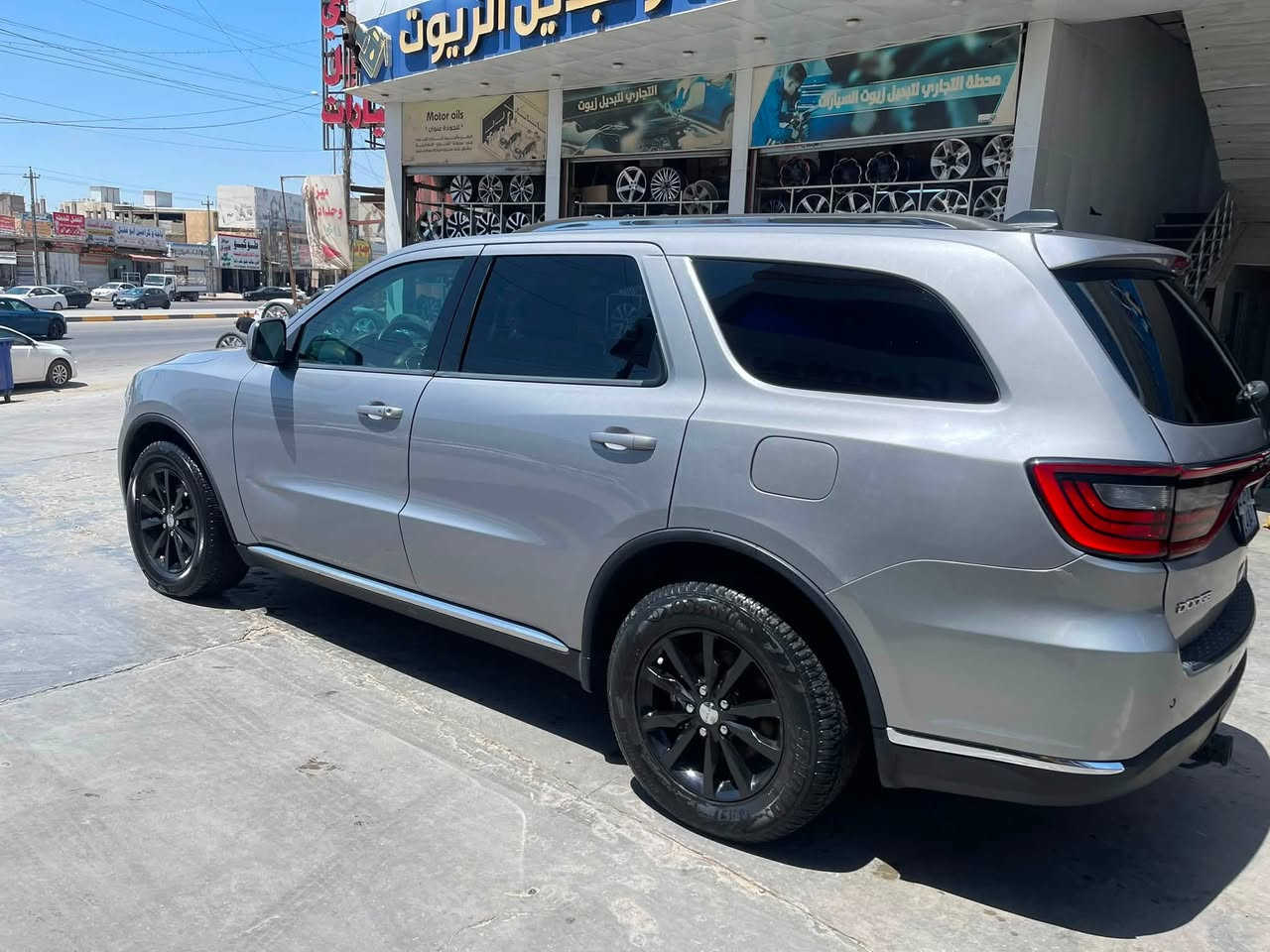 السلام عليكم
دورنكوً ٢٠١٦ كفاله عامه 

فول مواصفات عد الفتحه 

تخم تاير جديد 

حداده ١٠٠/١٠٠

شفتات سترين 

شاشه كبيره 

هواي بيها مواصفات 

السياره انظف من الصور 

جاهزه من كلشي ماتخسر عليها الف دينار 

السعر ١٠٣ وبيها مجال 

***********
