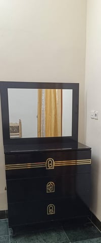 غرفة نوم • للبيع