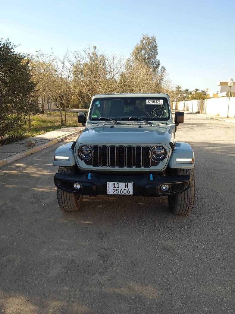 جيب رانكلر هايبرد موديل 2024 صبغ فقط بنيد ماشية 40 الف كيلو وليس ميل رقم بغداد باسمي اني مستوردها ومدخلها ومرقمها بايدي 
فئة السيارة 4XE مكان السيارة بابل 
*********** حلة, بابل
