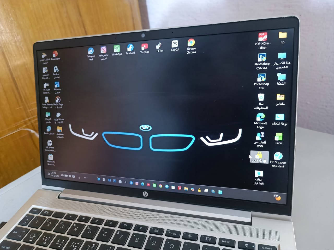 السلام عليكم
للبيع: لاب توب HP ProBook 445 G9 بحالة الزيرو 💻✨

​الحالة:
​الجهاز نظيف جداً بنسبة 99% واستخدام شبه معدوم (تم الشراء قبل شهرين فقط ولم يستخدم لعدم التفرغ للدراسة).

​المواصفات الكاملة:

​الموديل: HP ProBook 445 G9
​المعالج: AMD Ryzen 5 - 5625U (أداؤه وقوته معادلة ومعاصرة لمعالجات Intel Core i5 الجيل 12) 🚀
​الشاشة: 14.0 إنش بدقة FHD تردد 60Hz (حواف نحيفة)
​الذاكرة العشوائية (RAM): 8GB
​التخزين: SSD 256GB (سريع جداً)
​كرت الشاشة: AMD Radeon Graphics مدمج 2G
​نظام التشغيل: Windows 11 الأصلي الحديث ⚡
​الكيبورد: ضوئي عربي / إنكليزي 💡
​الأمان: بصمة إصبع (Fingerprint) + التعرف على الوجه (Face ID)

​الملحقات:

​شاحن أصلي بقوة 67W 
+ ​ماوس.
+ ​حقيبة لاب توب.

للتواصيل:

واتساب فقط او اتصال [ *********** ]

متوفر توصيل 🚙
