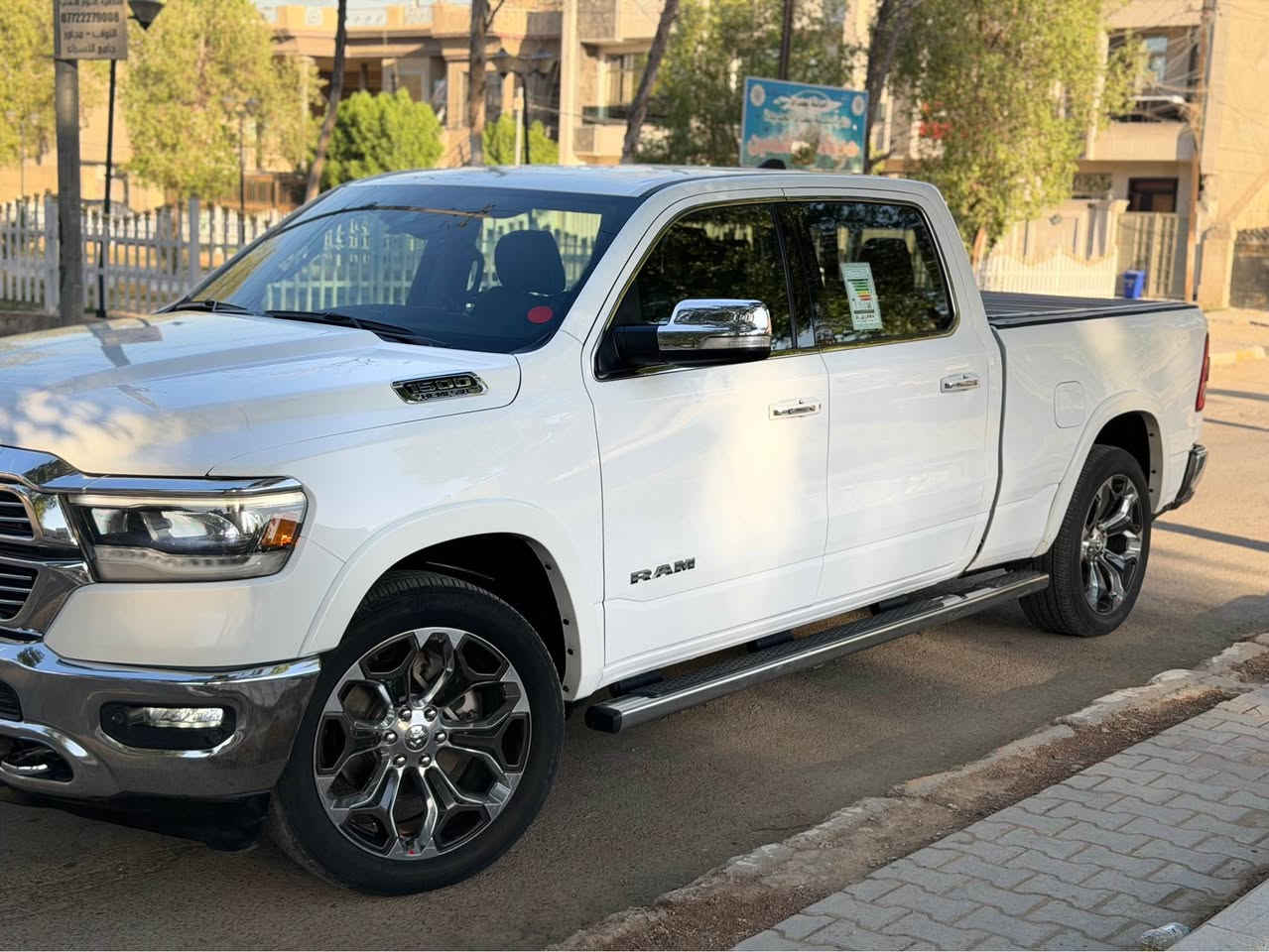 دوج رام 2022 لارمي 
فول مواصفات للاخير 1/1 عدا بانورما
حادث الصندوق 
المحرك: V8 5.7L
ماشية : 117 الف 
رقم  بغداد 
باب طويل المرغوب 
———————————————
مواصفات :
 
🟪بصمه تشغيل 
🟪نقطة عمياء 
🟪المصابيح الأمامية زنون.
🟪كشافات الضباب زنون. 
🟪المصابيح الأمامية LED.
🟪المصابيح الخلفية LED. 
🟪دخول ذكي (بصمة). 
🟪تشغيل عن بعد 
🟪المقاعد كهربائية مع ميموري.
🟪المقاعد الأمامية تبريد وتدفئة. .
🟪شاشة كبيرة تسلا.
🟪نظام ملاحة نفكيشن GPS.
🟪حساسات امامية وخلفية.
🟪مانع تصادم (Emergency Brake)
🟪مكيف خلفي.
🟪نظام اطفاء وتشغيل اوتماتيكي.
🟪المرايا الجانبية تدفئة. 
🟪باب الصندوق كهربائي.
🟪هاند بريك كهربائي.
🟪حساسات امامية. 
🟪حساسات خلفية. 
🟪مرايا مع خاصية التعتيم الذاتي
بيها هواي مواصفات 
 بإسمي تحويل مباشر 
السعر 270 ورقه 

مكان السيارة بغداد 
للإستفسار *********** بغداد, العراق

