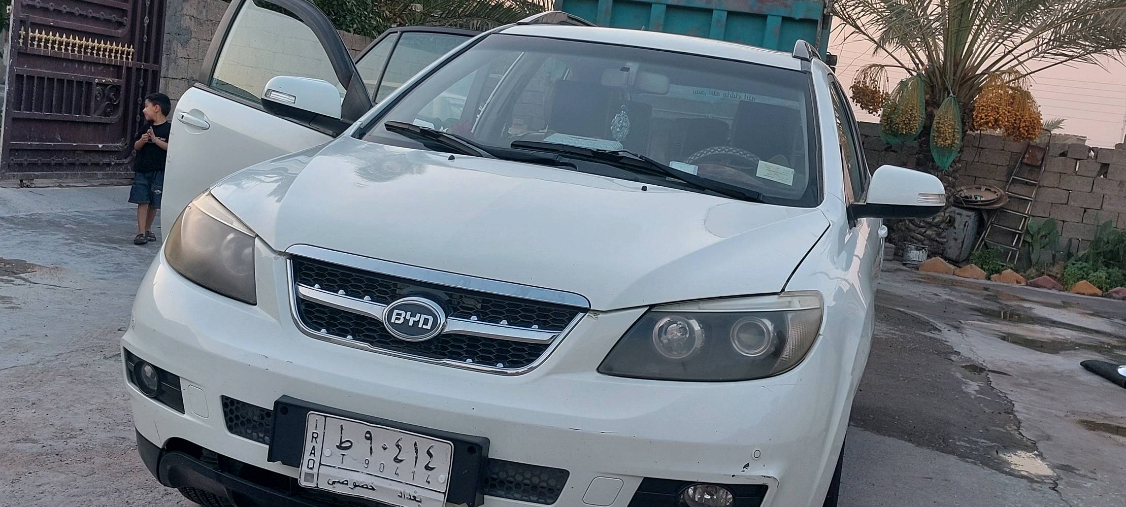 سلام عليكم 
BYD S6 للبيع موديل2013 
محرك مستبوشي بلادي 2400 سحب أمامي السياره كفاله عامه شرط الفحص بيها فتحه سقف تخم صاير 5راكب شاشه بلادي السبير ما نازل كامره خلفي وكامره جانبيه 
الاستفسار على الأرقام الاتيه *********** الخط بي واتساب
السعر 95وبيها مجال