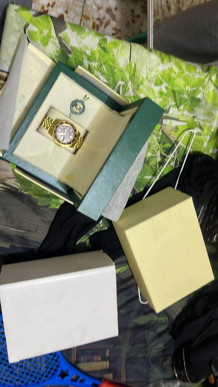ساعه ROLEX ساعه وتر بروف مكينه اوتماتيك رنك دوار اضائه لمينوس ليليه الساعه سير مختم فول ختومات 
مكاني بغداد بلديات تقاطع الكهرباء 
تواصل فقط واتساب 
***********
