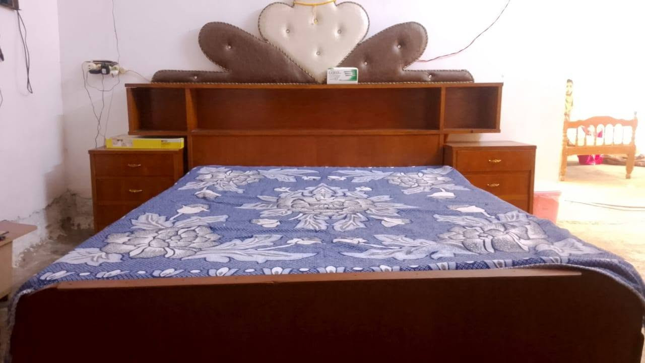 للبيع غرفة نوم مستعمله اربع ابواب اربع قطع شراي اتصل ***********
