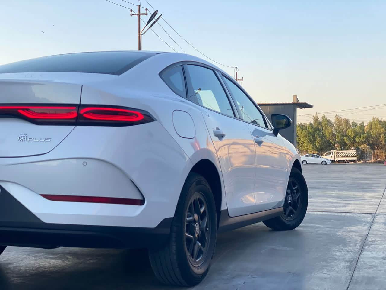 ‏Byd كن بلاص
كفاله عامه من الصبغ والتبديل والبارد… 
شرط التحويل 
مع كافه ملحقاتها 
HEV 1300
EV 1210
بغداد .الدوره.حي الميكانيك 
للستفسار ***********
18.500
وبالعافيه
