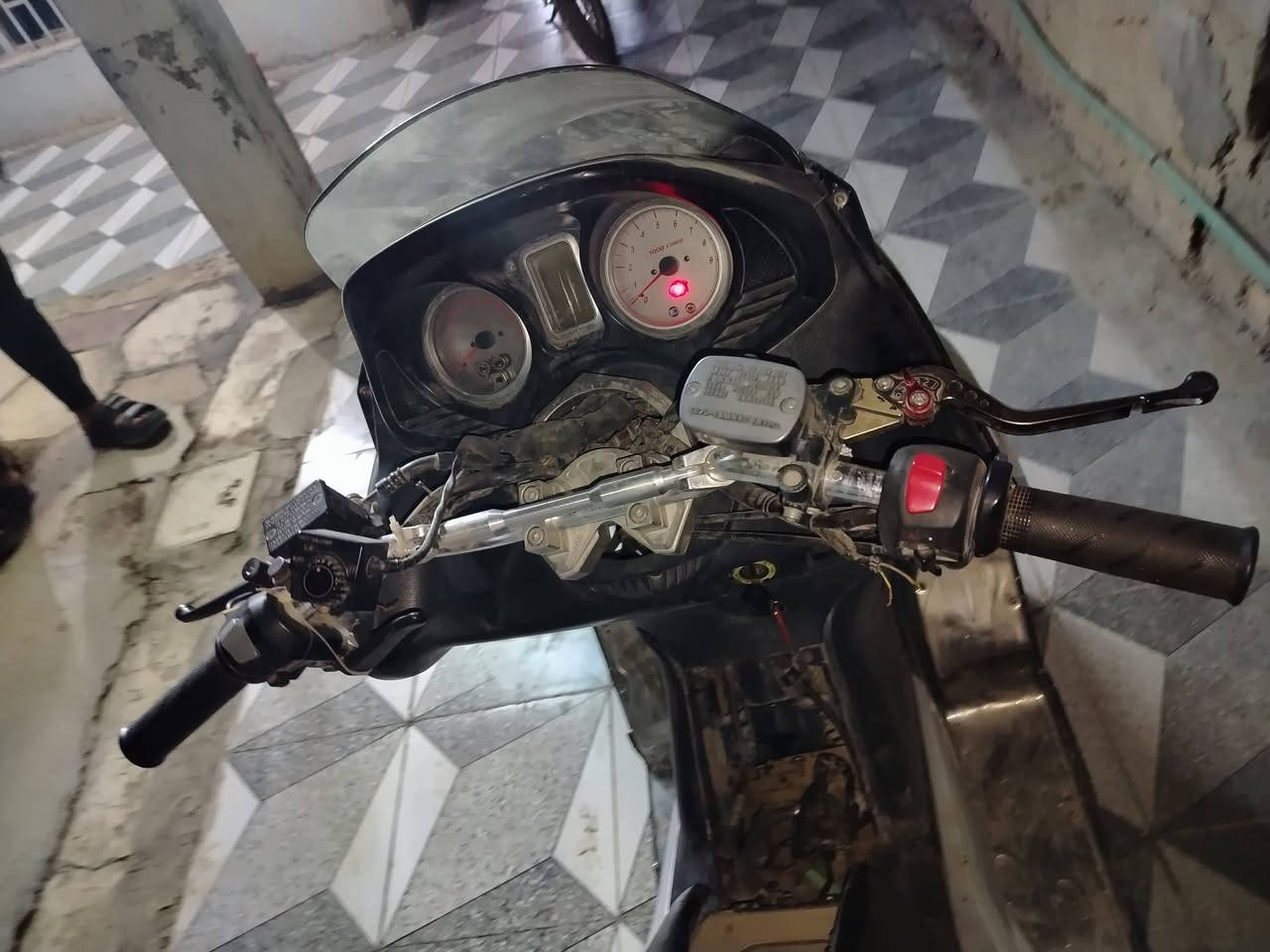 T MAX
موديل 2008 دراجه حلوه بس يرادلها ترتيب دراجه شلعه تشك الكاع كهربايات شغاله كلها سويجين كدامكم بيع او مراوس حسب القناعه ب12 ورقه وبيها مجال
***********
