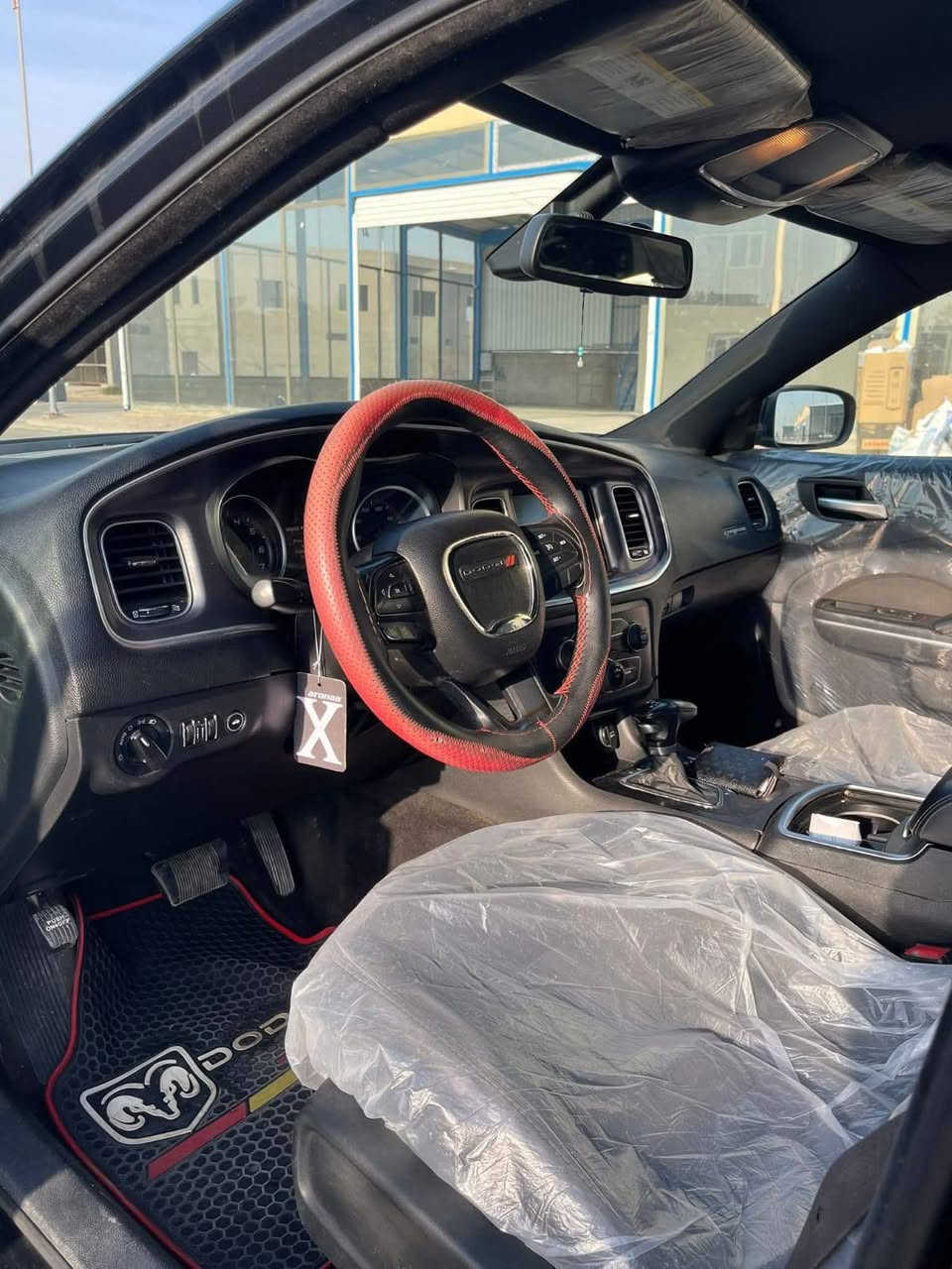 السلام عليكم جارجر للبيع 16اصل sxt
حادث قطعتين بس صبغ مو تبديل ماشيه 100
مكفوله مكينه وكير وتبريد 
رقمه بغداد ومكاني بغداد بسمي تحويل مباشر 
السياره جديده وحلوه ما مشتغله خط سعره 168
مواصفاته 
تشغيل عن بعد
بصمه تشغيل 
كشنات حضن
كشن كهرباء
تبريد قطعتين
تحكم ستيرن
وبصيه مواصفات معروفه مال sxt
رقمي ***********
