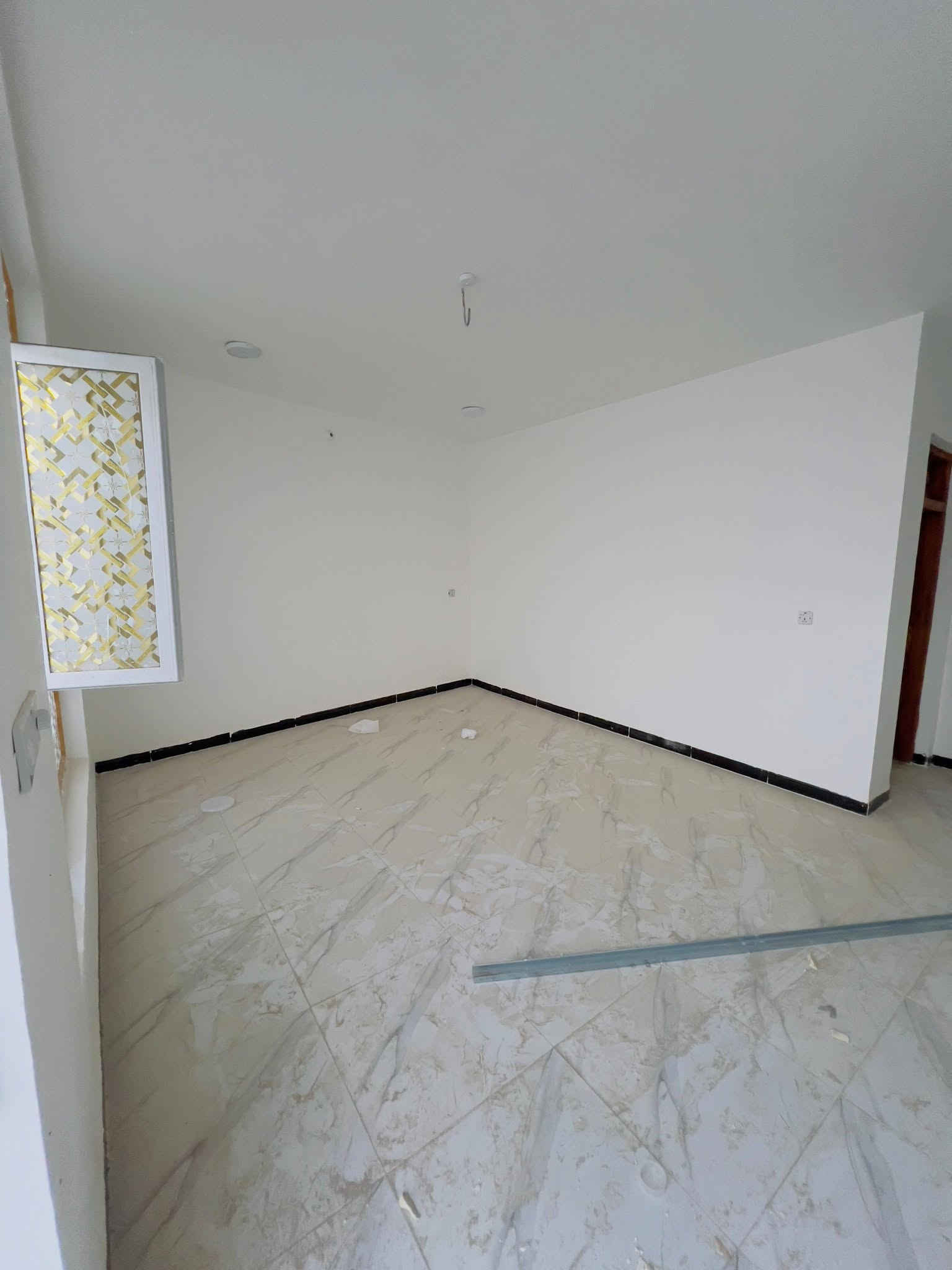 يوجد بيت للأيجار حي الميكانيك قرب معمل غاز مساحته ١٠٠م  متكون من غرفه كبيره ومطبخ وصاله ومجمع صحيات ومنور وطارمه واسعه مال عائله زغيره
بيت ١٠٠م للأيجار بناء جديد لـ عائله زغيره
يوجد بيت للأيجار حي الميكانيك قرب معمل غاز مساحته ١٠٠م  متكون من غرفه كبيره ومطبخ زغير وصاله ومجمع صحيات ومنور وطارمه واسعه مال عائله زغيره 
رقم تلفوني ***********
