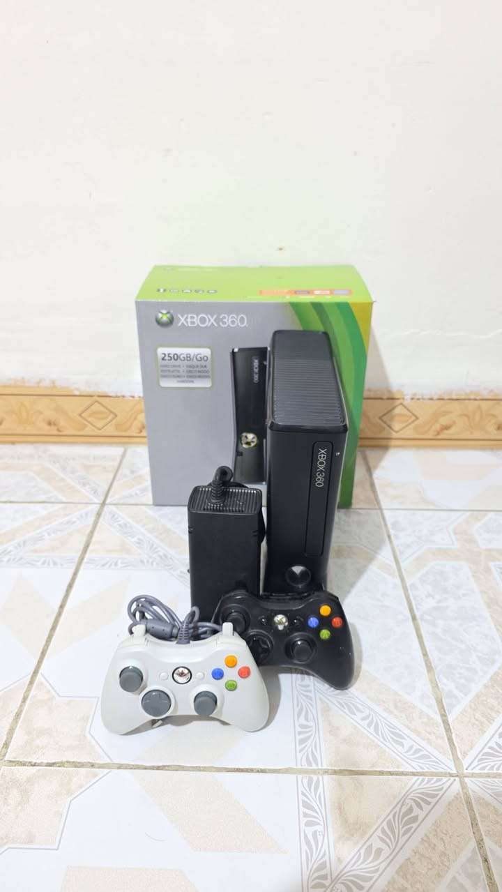 اكس بوكس 360مهكروحيل حيل نظيف يحتوي على 147لعبه قويه ويحتوي على 2جوستك وكارتون وكامل غراضه شرط الفحص السعر 125وبي مجال للطيبين توصيل جميع المحافظات متوفر ***********
