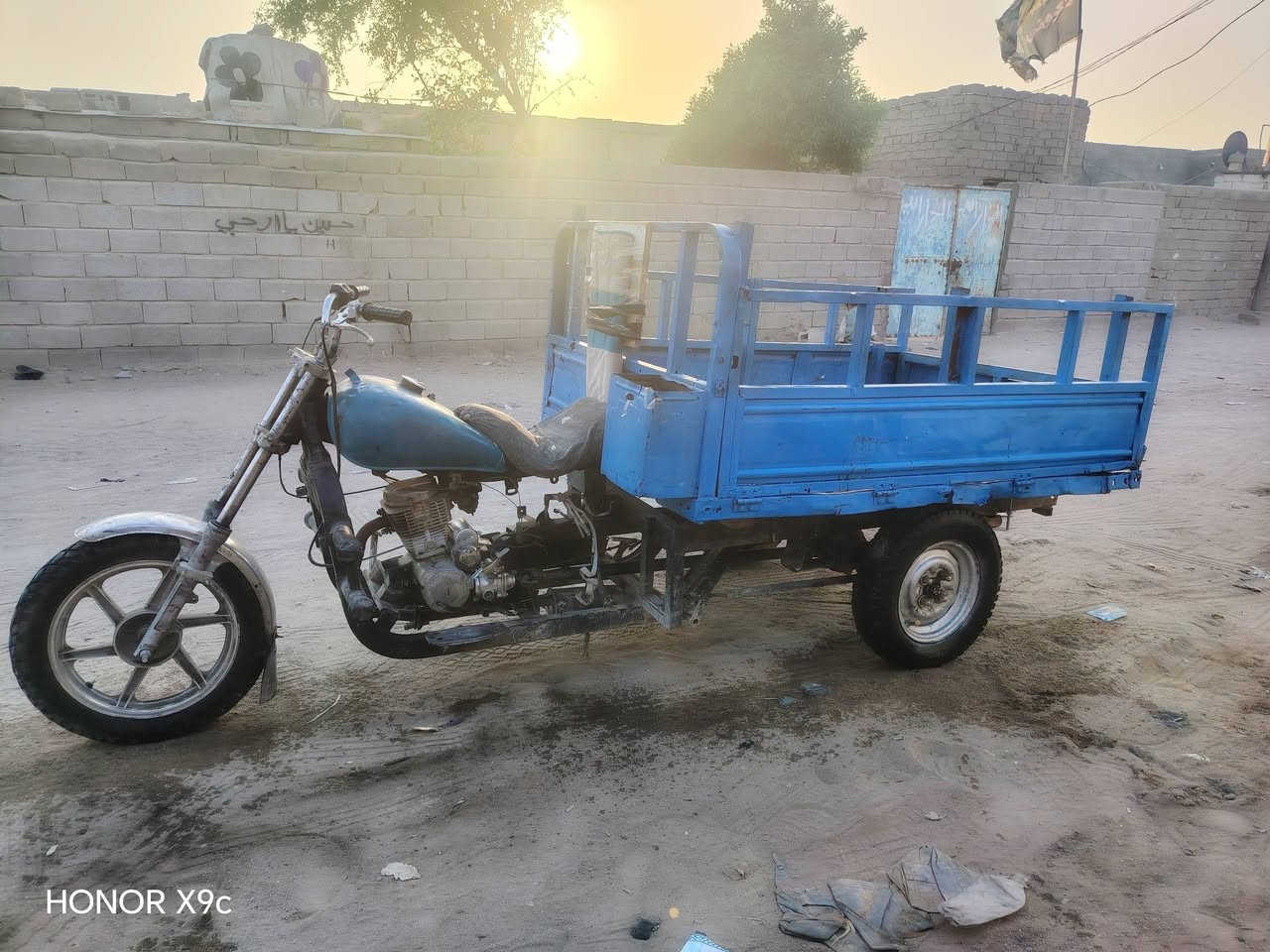 البيع دوات مكفوله مكينه مجفته توه حلوه ناعمه مكان بصره الزبير شراي ينتصل***********

نص مكتوب في الصور:
- HONOR X9c