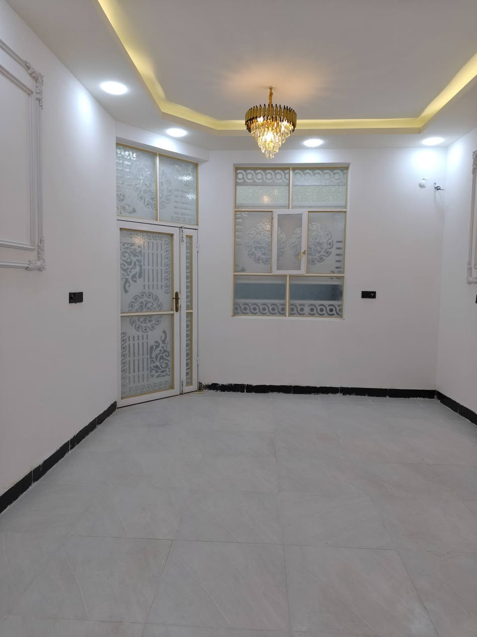 صلي على محمد وال محمد
 دار للبيع المساحه 150 متر طابو زراعي سند 25 عنوان البيت شارع الصب عمود 310 قريب عالشارع شغل البيت درجه اولى

 طابوق نهروان صابكون كريس سيراميك هند الدرجه الاولى جبسون بورد ديكورات كلش مرتبه

 البيت مشمول بقرار 320 ومسجل يم المختاري جميع الخدمات متوفره ماء كهرباء مدارس اهليه وحكوميه

يوجد جميع العروض مكتب الامين للعقارات العامه الاتصال واستفسار على ارقام الموجوده عنوان المكتب شارع الصب عمود 321 اول ما تدخل على اليسرى مكتب الامين
