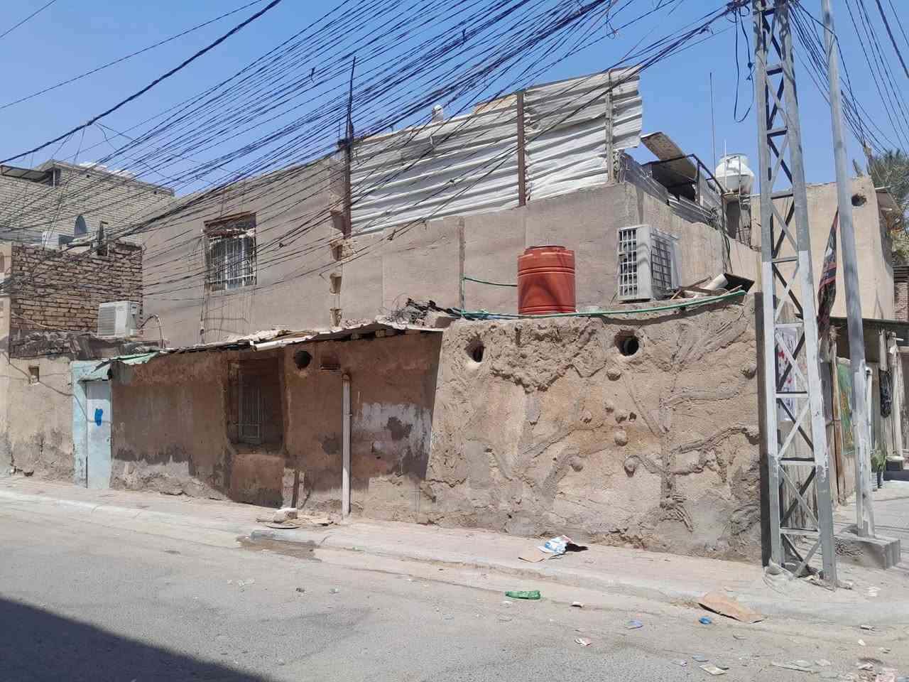 السلام عليكم بيت للبيع بناء قديم مساحته ١٣٠ سند واقع حال ١٥٠ البيت ركن كافه خدمات وتبليط واجهتة ١١ ونص طابقين فوك مشتمل كامل عنوان حي العامل منطقه الاولى بين حي العامل وحي الغدير قرب مركز صحي الكوثر ويمه مدارس ودفاع مدني ومركز طوارئ صحي. للاستفسار ***********
