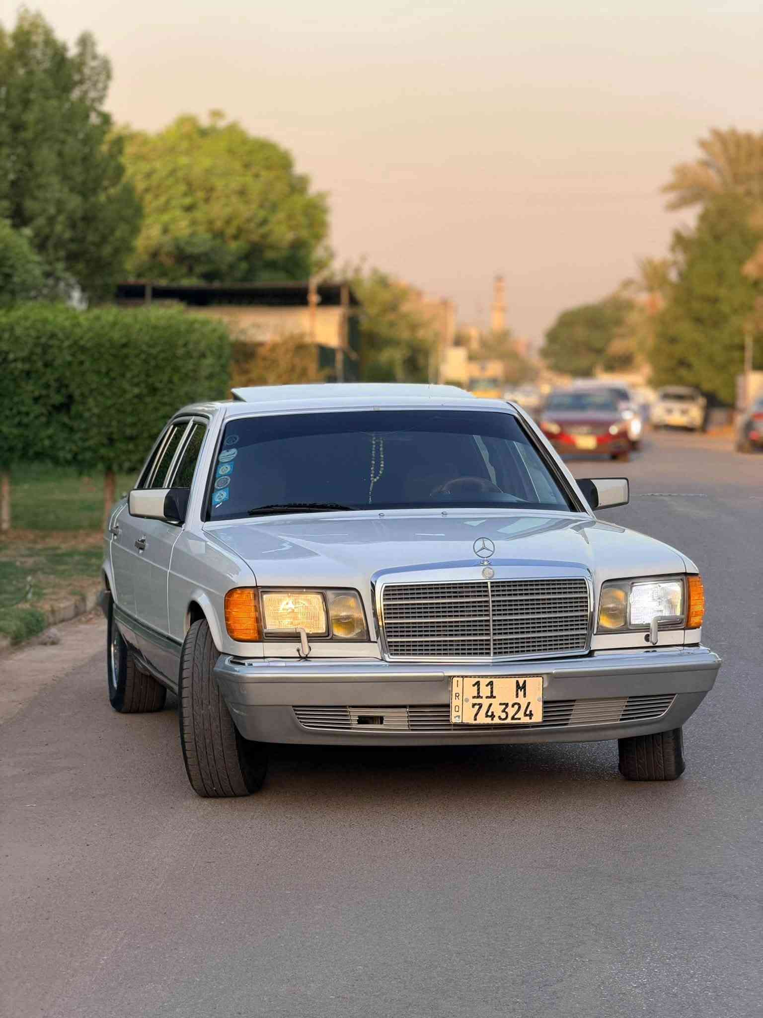 فقط للبيع.💪W126🧿300se 🇩🇪 وارد يابان اصيل 🔥💥🔥
، فخر الصناعة الألمانية . Top Germany 🇩🇪 
                                  
فخامه للبيع  واحد من أجدد رئاسي 
حجم (300se) فول مواصفات باب  قصير بلادي لون  أبيض وارد يابان موديل1988بلادي رقم بغداد انگليزي.
1-كروز سرعة.
2-دبل هورن دبل فیتبمب. 
3-أريل كهرباء. 
4-سلايت طكتين .
5-برده كهرباء.
6-كشنات كهرباء و هيتر.
7-دركة ستيرن أرباك و كهرباء. 
8-جام بيبان 4كهرباء .
9-غرفة مخمل احمر و صاجات مشطب بلاد.
10-فخامه ماشيه128 حقيقي 
حقيقي 🔥 بشرط.
11- مسجل و راديو شرکە مرسیدس- بینز .
13-اثنين سيوجات شركه ويا جلد سويج شركة بلادي
 مواصفات فخامه باقي على وضع شركه ألان سياره فقط للبيع .

ملاحضه سياره معمره بدون قطره معجون بدون سمكره بس صبغ تعمير 

مكان سياره بغداد حي الجامعه 

السعر 98 وبيها مجال 

***********
