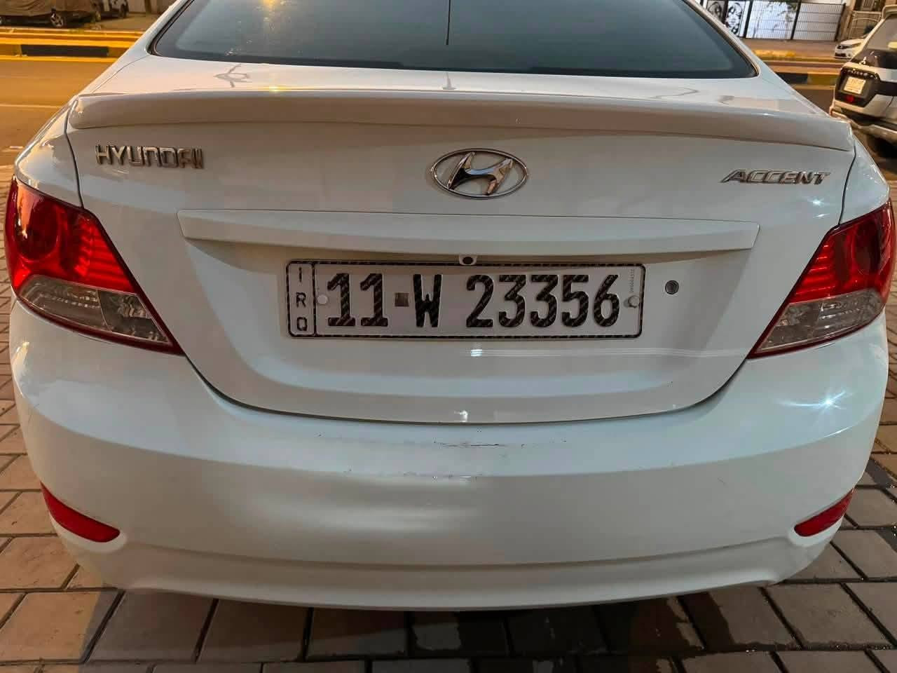 سلام عليكم اكسنت للبيع السيارة جديده بمعنى الكلمه  بيه فقط بارد كد شبر بلجاملغ الامامي مال سايق كير مكينه تبريد بلكارتون تخم تاير باتري جديد مكان بغداد الشعب لاتصال ***********
