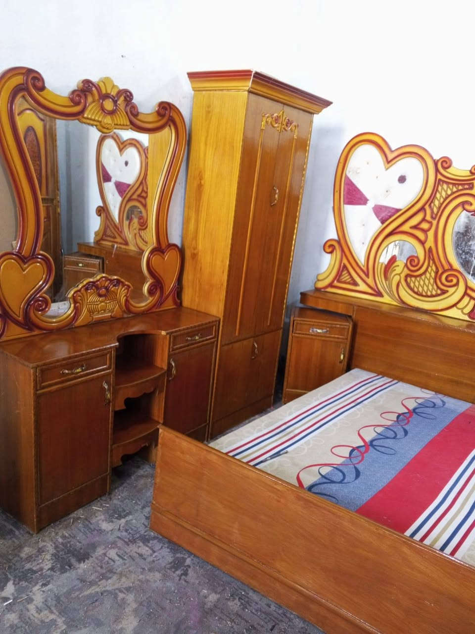 650غرفه ست ابواب مال عرسان صاج بغداد الحسينيه مال الراشديه وعندي توصيل ***********
