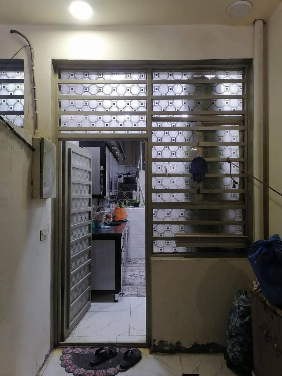 المساحه 100متر  مناسب جدآ بناء ممتاز ودرجه أولئ 

شارع الصب عمود 327 مقابل ملحق القرية 

💰 السعر 42مليون (قابل للتفاوض)
🏗️ البناء: طابوق  جمهوري
🏠 الأساس والسقف: صب كونكريت مركزي 

مواصفات البيت:
✅ غرفة نوم 1 🛏️
✅ أستقبال 
✅ صالة 🛋️
✅ مطبخ 🍽️
✅ صحيات 🚿

الخدمات المتوفرة:
🔹 ماء 💧
🔹 كهرباء ⚡
🔹 شوارع مبلطة 14 متر  🚗
🔹 مدارس قريبة 🏫
🔹أنترنيت ضوئي 
🔹 خط مولده 
📍 الموقع: النجف – شارع الصب عمود 327 مقابل ملحق القرية 
📜 طابو زراعي (إقرار محكمة)

📞 للتواصل: ***********
