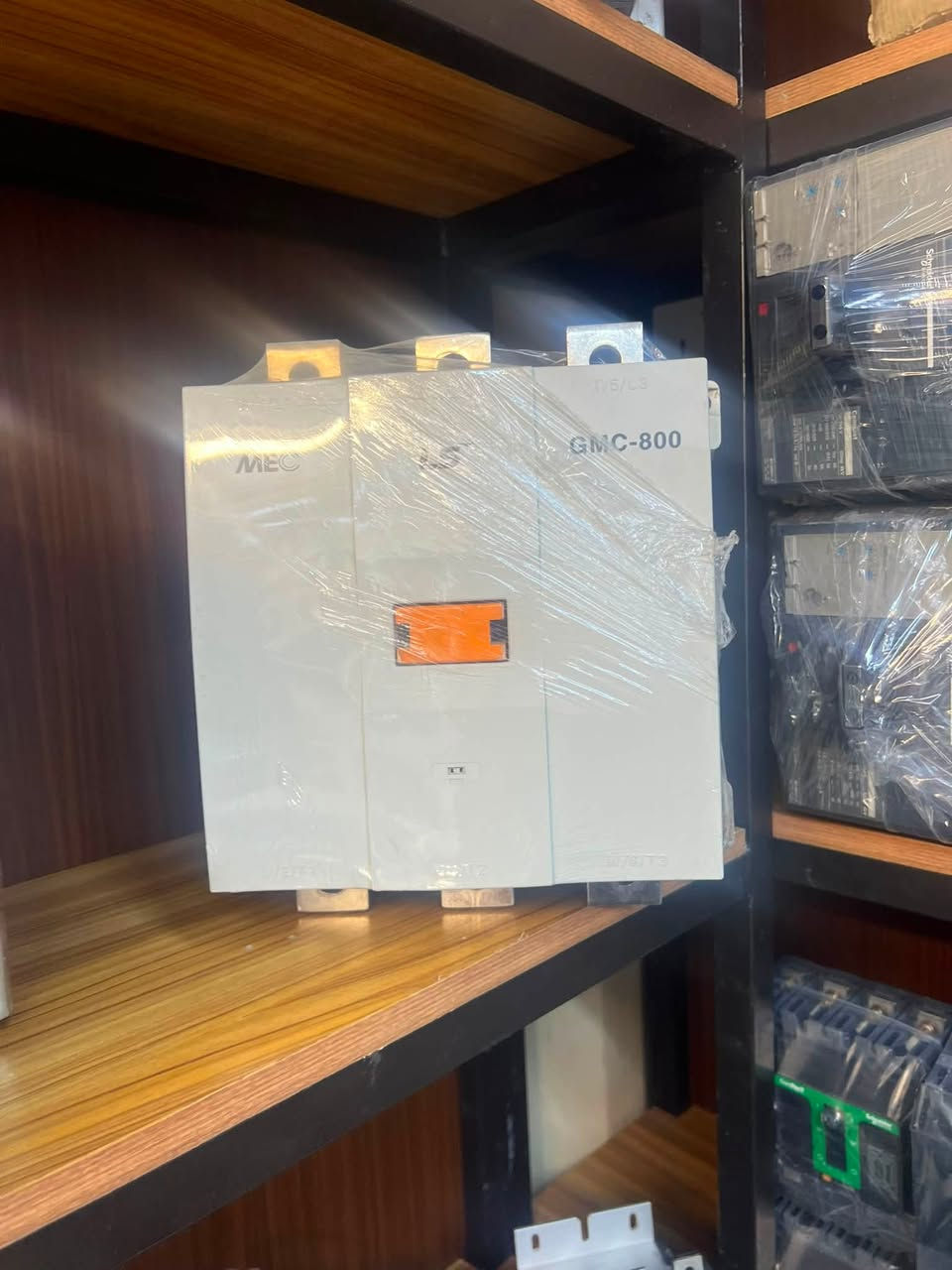 بسم الله الرحمن الرحيم 
يتوفر 
كوندكترات LS GMC_MC 500-600-800 

ثلاثه خطوط 
اصلي صنع في كوريا  
كويل 220V 

كميه محدوده 
للاستفسار المراسله  او الاتصال والمراسله على الرقم 
***********
