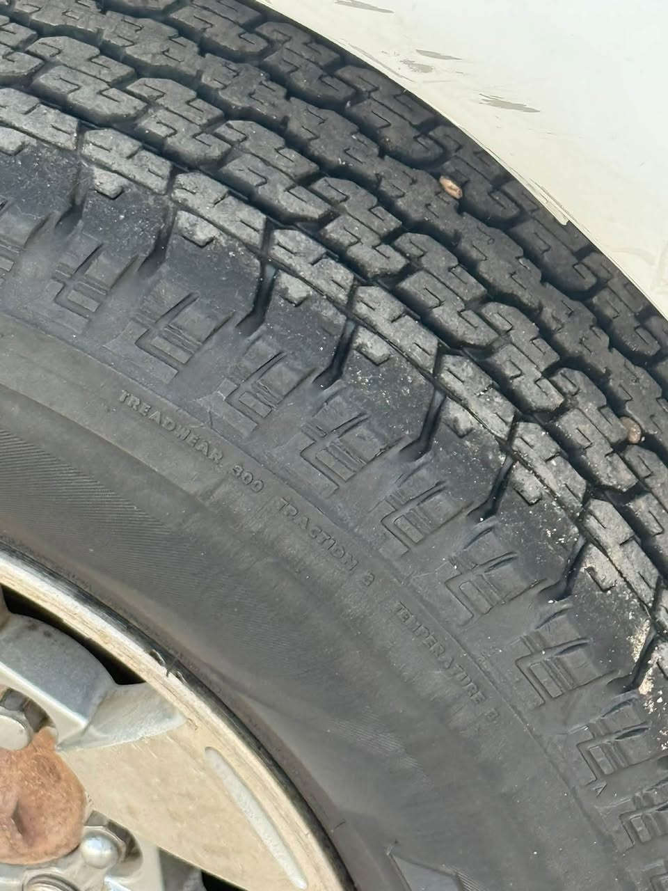 السلام عليكم ناتيفا 2007 للبيع خليجي بدون صبغ سياره جاهزه للاخير تبريد شغال بنكات كهرباء داخلها بالجيس  فور ويل شغال لايت زنون  تخم تاير حجري جديد بيها جبنه بين محرك وكير تنضح وبيها نقص دعاميه خلفيه بيها شك وبيها الهلالات الخلفيه مكسرات يعني يتصلحن كامل غراضها موجوده السدادة مال الصندوك والدوسات ودرع امامي مكاني بغداد حي الجهاد بسعر مناسب 65 وبيها مجال وماكو ناتيفا بهيج سعر ابيع زوج لوحات ***********
