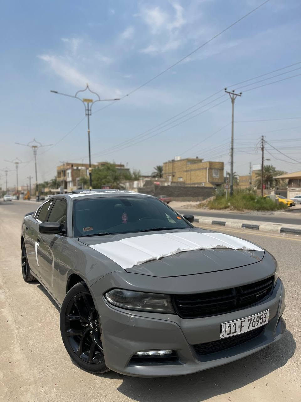 السلام عليكم 
جارجر   2019
تقرير تعمل وتسير 
رقم بغداد بسمي
ماشيه 85 mi
كفاله عامه حته الداميات 
لون اسمنتي 
[مواصفات فول]
فتحه 
كشنات جلد تدفئه تبريد كهرباء 
كشن خزن ميموري 
منضومة زنون 
ويل 20
هيتر بلمري 
تخم تاير جديد 
حداديه جديده
مكينه وكير كفاله 
تبريد ثلج 
سياره عليه ادامه عامه 
سياره مال بيت وجاهره للاخير 
استفسار اكثر اتصل
***********
