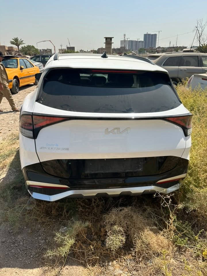 السلام عليكم للبيع سبورتج باسمي بيها حادث مثل متشوف وارد امريكي محرك 2500
SX Prestige
إس اكس برستيج
فول موصفات. مديل 2023
* فتحة سقف بانوراما
* شاشة متصله * 
* Harman Kardon
* مقاعد أمامية كهربائية
* تبريد وتدفئة المقاعد الأمامية
* ذاكرة مقعد السائق
* ستيرن  تدفىه 
* تبريد أوتوماتيك ثنائي المناطق
* كامرات محيطيه 360درجه 
* كاميرا النقطة العمياء
* حساسات أمامية وخلفية
* مثبت سرعة متكيف
* أنظمة المحافظة على المسار والفرملة التلقائية
* Apple CarPlay وAndroid Auto
* باب خلفي كهربائي 
رقم بغداد بعد بيها مواصفات
***********
