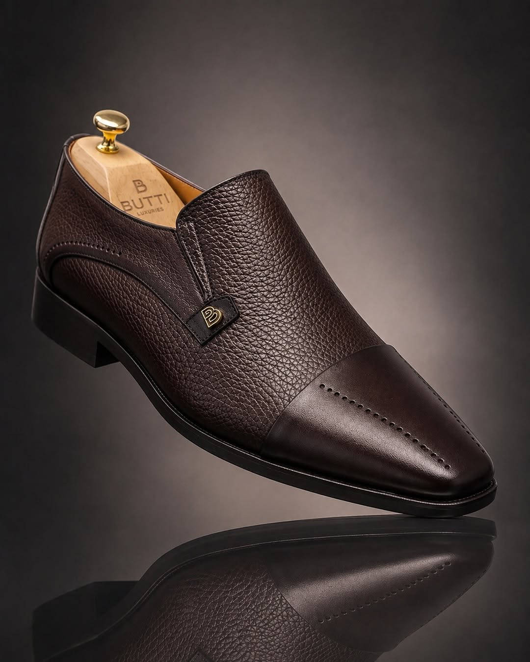 أناقة وجودة تستحقها 👞✨
حذاء رجالي جلد طبيعي تركي بتصميم أنيق وخامة فاخرة، مناسب للمناسبات والدوام والإطلالات الرسمية.
📏 القياسات: من 40 إلى 45
📍 أزياء الصافي – النجف الأشرف / شارع الجنسية
📞 للطلب والاستفسار: ***********
أزياء الصافي… فخامة تبدأ من خطوتك.
