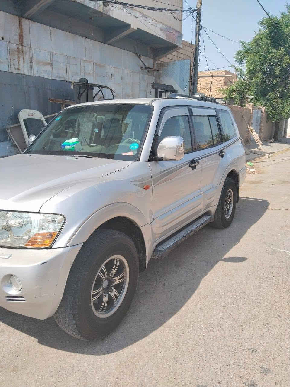 سلام عليكم لبيع باجيرو موديل 2002سياره مكفوله ماعده ضربه خارجيه بل باب وره العبري رقم انكليزي مدور ثاني يوم  سعره 75وبي مجال قليل مكان سياره نجف كوفه ***********
