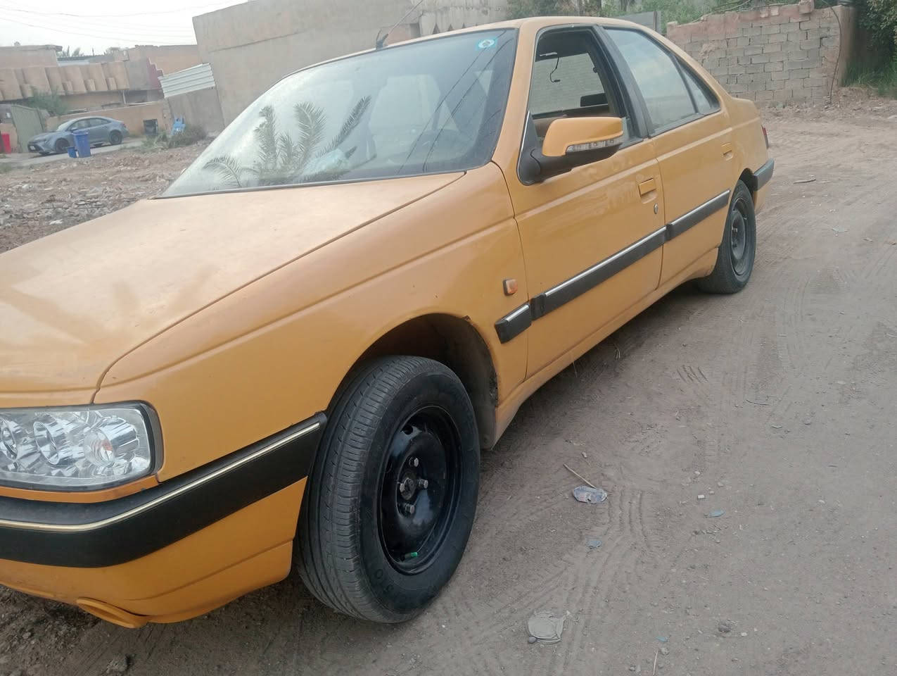 بيجو GLX 2010 
نضيفه 
مكينه وكير فرنسي لوك هاون 
منضومه تبريد جديده ثلج ثلج
مغلفه عازل  حراره وصوت درجه اولى 
لاستيكه وسفايف وترايش كلهن جدد 
بطاين جديده جايب ماشادهن بعدني 
صارفىه هواي 
30 مجال بسيط بيه 
*********** 
بغداد
