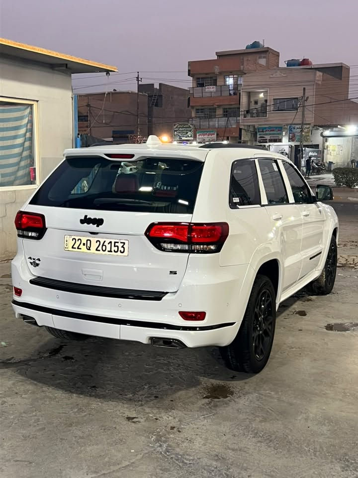 السلام عليكم 
Jeep s 
جيب اس موديل 22 وكالة هارلم مكفولة كفالة عامه 
رقم اربيل ب اسمي هزه وسنوية جديدة 
ماشية 22 السيارة على وضع الشركة 
فول مواصفات معروفة ال اس 
مكانها بغداد الدورة *********** 
السعر 38 الف وبي مجال بسيط
