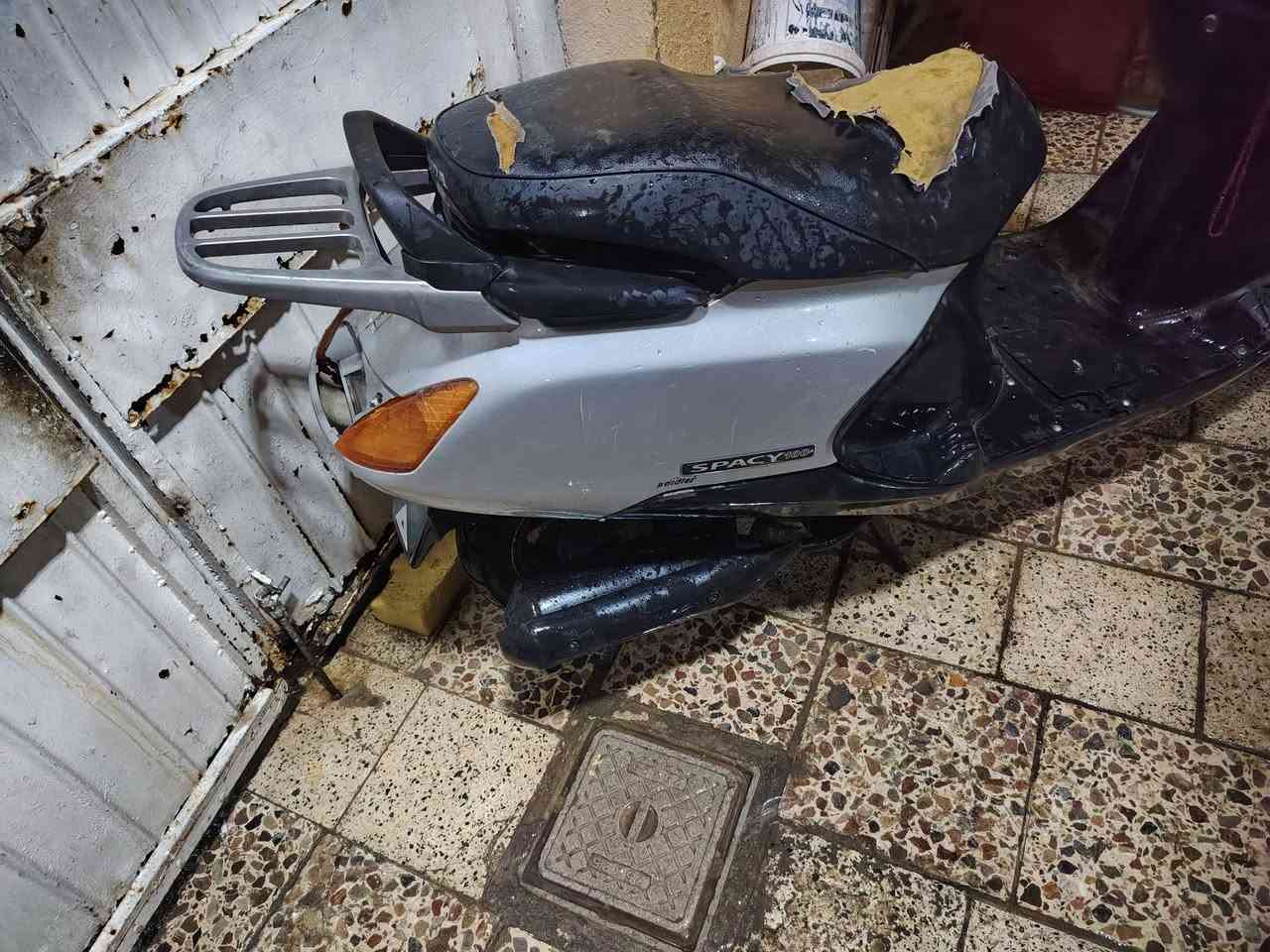السلام عليكم دراجه سبيسي ياباني للبيع شغاله سلف تجي اشغل تاخذه واتروح سعره مناسب وابيع كوم سباله مكاني كوت شراي يتصل ***********
