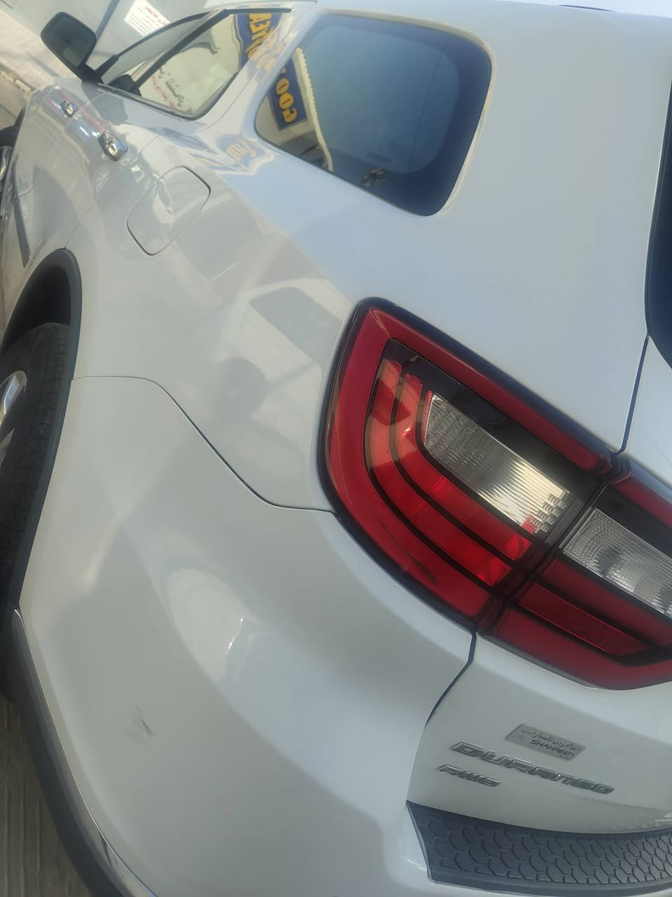 السلام عليكم 
للبيع | دودج دورينكو 2015 لمتد(Limited)

▪️ اللون: ابيض 
▪️ الرقم: بغداد
▪️ الممشى: 210km الف
▪️ المحرك: V6 )3.6L)
▪️ وارد خليجي 

المواصفات: 
✅لمتد السيارة فول مواصفات
✅ نظام AWD فور ويل
✅ فتحة سقف
✅ بصمة تشغيل عن بعد + 2 بصمات
✅ كشنات جلد كهربائية خزن وضعيات

✅ شاشة كبيرة 
✅ شفتات ستيرن
✅ ستيرن كهربائي
✅ تشغيل عن بعد
✅ حساسات خلفية
✅ وضعيات قيادة Sport / Eco
✅ مانع انزلاق
✅ تبريد 3 قطع ❄️
✅ لايتات LED زينو 

📍العنوان: بغداد / الكرادة 

ضرر السيارة :  

الهاتف: ***********

السعر 180 ورقة 

بدون مراوس ⚠️
