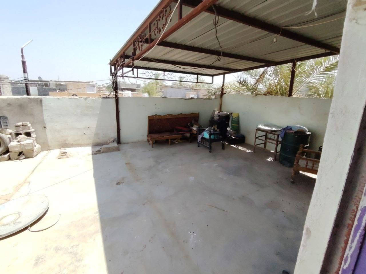 دار للبيع مساحه152 متر واجه ٨ ونزال 19 طابو عقد 25 طابقين الطابق الأول ستقبال مطبخ صاله غرفتين وصحيات منور الطابق الثاني معزول غرفه وصاله ومطبخ وصحيات سندويش الموقع باب الدرب قرب جامع الا اله الا الله 
السعر ***********  او مراوس بيت اكبر مع الفرق
