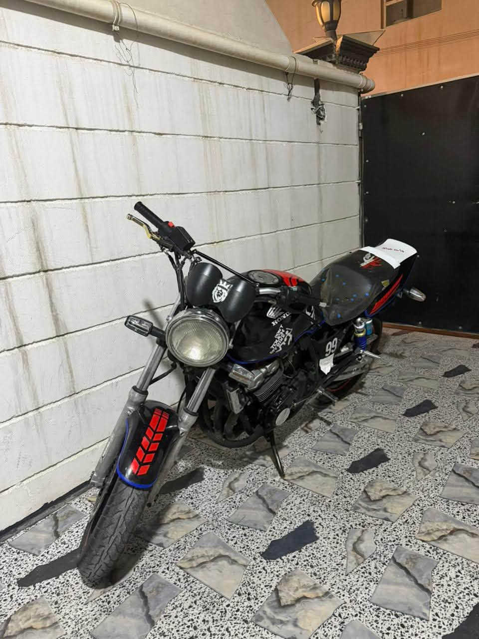 سلام عليكم CB400باب اول موديل ٩٩ للبيع دراجه خرسه مكينه  مفتوحه لا صوت لا بخار مكان   كركوك  *********** واتساب
