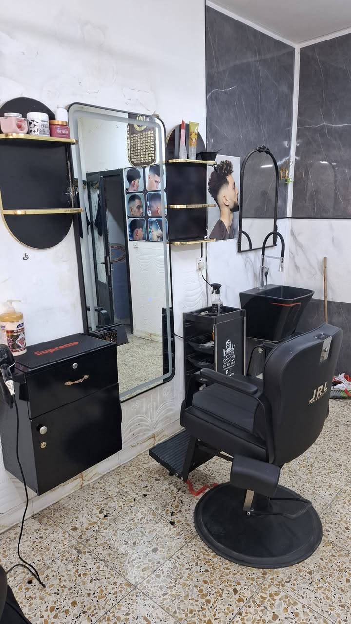 السلام عليكم ثنين كراسي ٢مرايات بصمه ٢ورف ٢ ميوزه للبيع المكان بغداد العبيدي
***********

