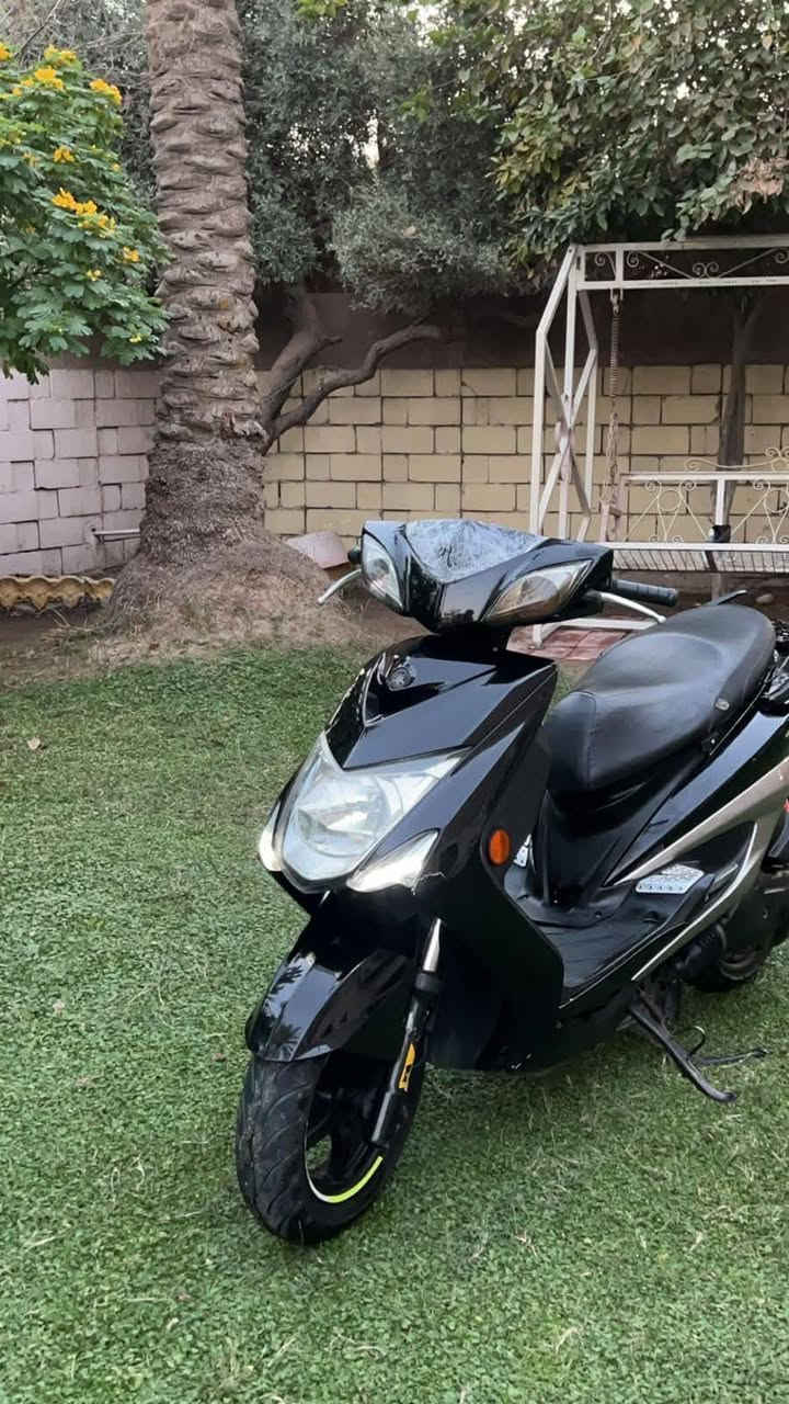 سلام عليكم 
سكنس لد موديل 14 لون اسود ⚫️ 
الدراجة قبل شهر ونص نازلة رمبة مكفولة من كلشي مكينه جديدة جيب فيتر وافحص كهربائيات شغالة نقصها سايق
السعر 850بيها مجال بسيط حگ جيتك لا غير الرقم *********** بي واتساب
