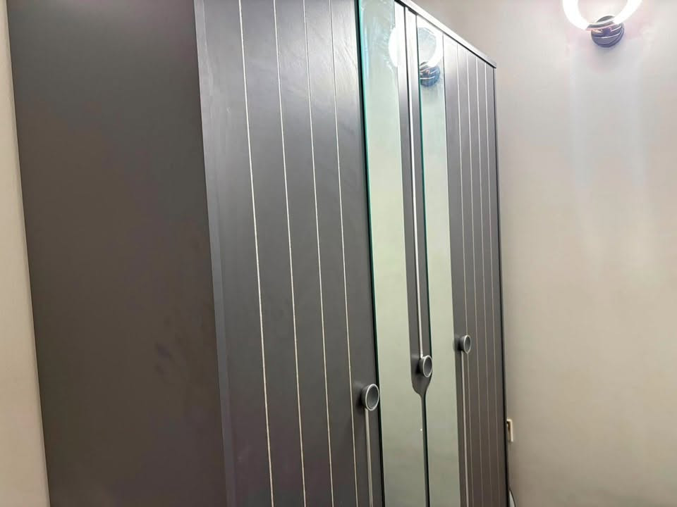 السلام عليكم كنتور ثلاث أبواب للبيع جدا جدا نظيف استخدام شهر واحد فقط 
السعر ٢٥٠ 
ملاحظة الكنتور جاهز للنقل مفتوح 
***********
مكاني شارع فلسطين
