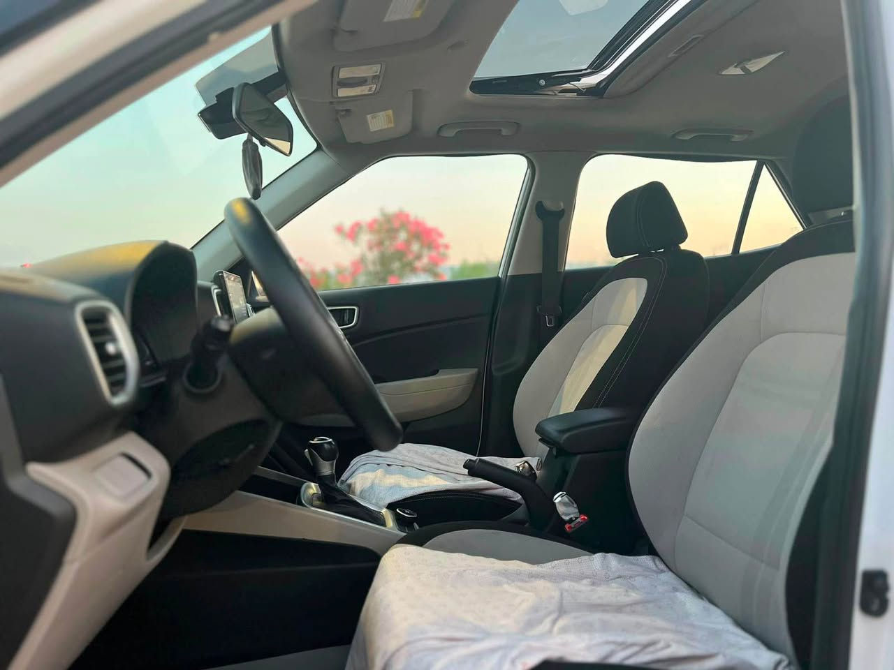 Hyundai Venue Model 2023
31,000km ڕۆشتووە
٢ پارچەی بۆیاخ بێ ناو گرتن ڕەسمی دەعمەکەی داندراوە
فول فول مواصفات 
گێر و مەکینە و کارەبایی و هەموو گیانی بەشەرت 
ژم:***********
***********
شوێن سلێمانی.
نرخی ١٢٨ گەڵا و مەجالێکی زۆر کەم السليمانية, العراق
