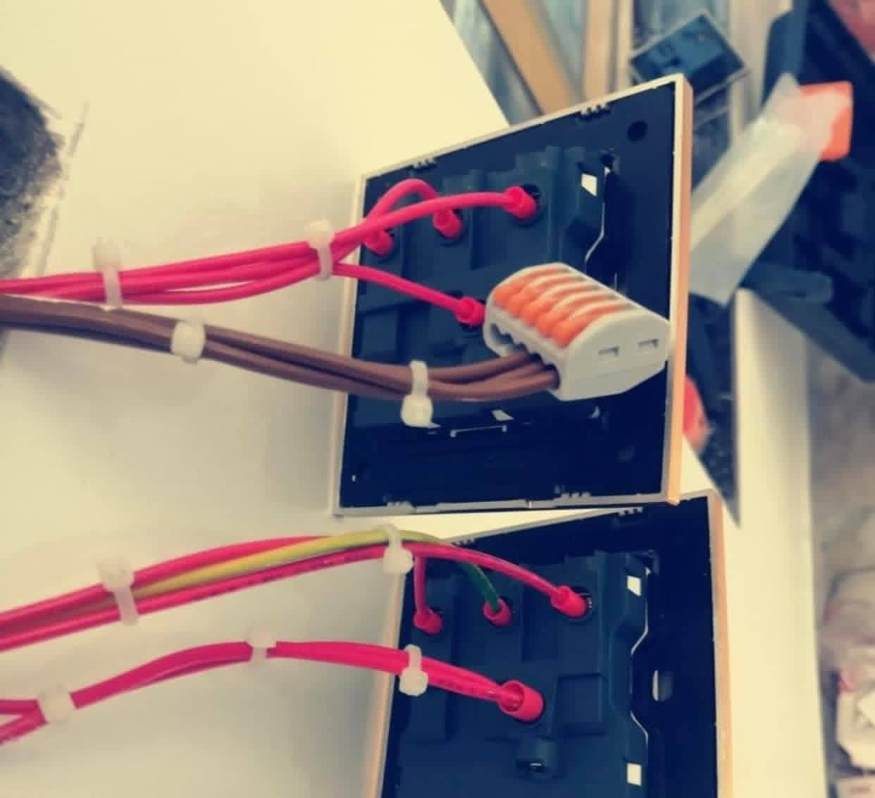 ⚡ تأسيس كهرباء - شغل هندسي مرتب مو حرق وتلزيك 👷‍♂️
شوفو شغلنا بالفيديو 👆 شغل نظيف ومخطط هندسي 100%

من أساس البيت للسقف كلشي محسوب:
🔹 تأسيس نقاط كهرباء حسب الخريطة
🔹 تمديد وايرات اصلية - سيمنز / الفنار
🔹 بوكسات و بوردات مرتبة ومو مخفية عشوائيا
🔹 توزيع انارة سبوت لايت + ليد مخفي
🔹 تأسيس ستلايت وكاميرات وانترنيت

✅ شغلنا ضمان وسلامة
✅ ما نترك جوين ولا واير مكشوف
✅ نستلم بيت عظم ونسلمك جاهز

📍 كربلاء - نغطي جميع المناطق
📞 للاستفسار والمعاينة: ***********

اساس متين وفنش نظيف 👷‍♂️
عمار كربلاء - للمقاولات العامة

#تأسيس_كهرباء #كهربائي_كربلاء #مقاولات_كربلاء #تشطيب_بيوت #عمار_كربلاء

نص مكتوب في الصور:
- عمار كربلاء للمقاولات الكهربائية تأسيس كهرباء - شغل هندسي مرتب حلول كهربائية احترافية • تنفيذ وفق المعايير الهندسية تركيب الأسلاك والكابلات بجودة عالية تركيب وصيانة صناديق التوزيع التزام كامل بقواعد السلامة والأمان للتواصل والاستفسار *********** خدمة 24/7 كربلاء - العراق ضمان • دقة • سرعة في الإنجاز