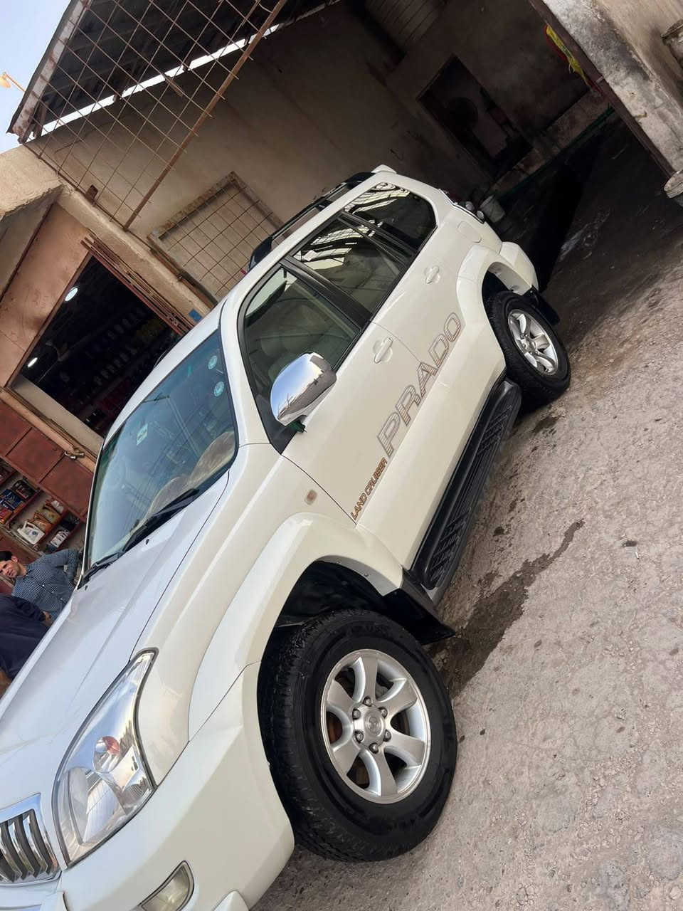 السلام عليكم اخوان مكلف بنشر الي يرد يتصل بصاحب السياره سعره 185 والشراي يتصل وبالخدمه*********** برادومكفوله من الضربه والتبديل بس دعاميات ولاستيك البيبان مصبوغات فقط والباقي كفاله مديل 2007 رقم وهزه جديده بسمه السياره مكينه سته سلندر مكينه كير شرط تبريد حداديه جديده تخم تاير السياره جاهزه فول شرط ماتخسر الف عليه عنوانه بصره أبو الخصيب عوجه السعر185 والشراي يتصل اويراسل وتساب و بالخدمه
