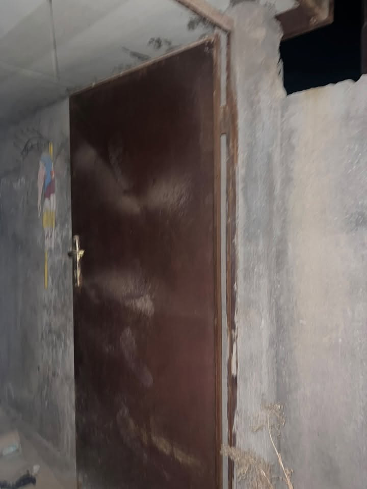 سلام عليكم عندي ذني البوب والشبابيك للبيع الي يفيدنه  خلي يراسلني وتساب لو يدك عليه ***********
