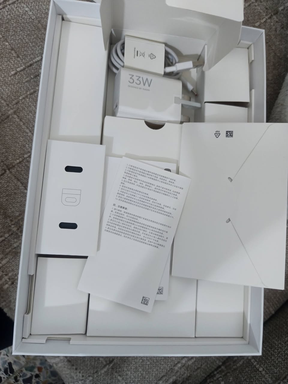 REDMI Pad 2 Pro
الاسم: Redmi Pad 2 Pro
الرام: 8GB LPDDR4X
التخزين: 256GB UFS 2.2
البطارية
بطارية ضخمة 12,000mAh، وتدعم شحنًا سريعًا 33W
الكيبورد
عملي جدًا للكتابة، المقالات، الملاحظات، الدراسة والعمل
التاب جديد صار شهر من اشتريته الله شاهد بعده جديد حته شاحنه مفاتحها ومستخدمه قليل لان مخلصها بالشغل الجهاز بعده نظيف وكلشي مابي 
السعر 480 وبي مجال حگ الجيه 
الرقم ***********

نص مكتوب في الصور:
- REDMI Pad 2 Pro with keyboard