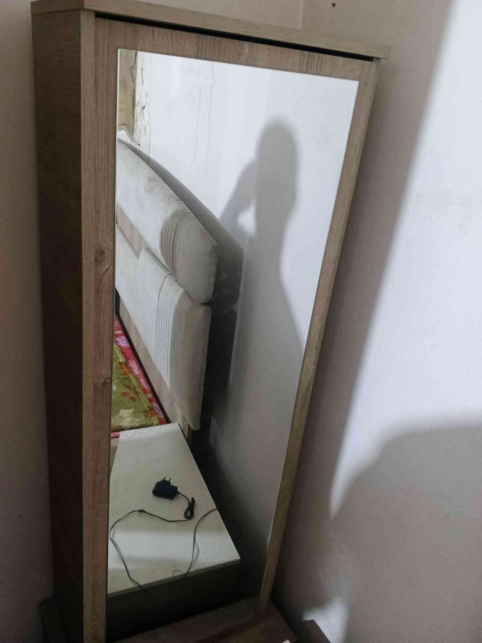 غرفه تركيه تفصال خشب قوي كلش 9 قطع او اكثر بعدها بل جيس مالتها جديده اصدار قديم مو هذا جديد لتعبان عوزه تنضيف فقط *********** مكاني بغداد
