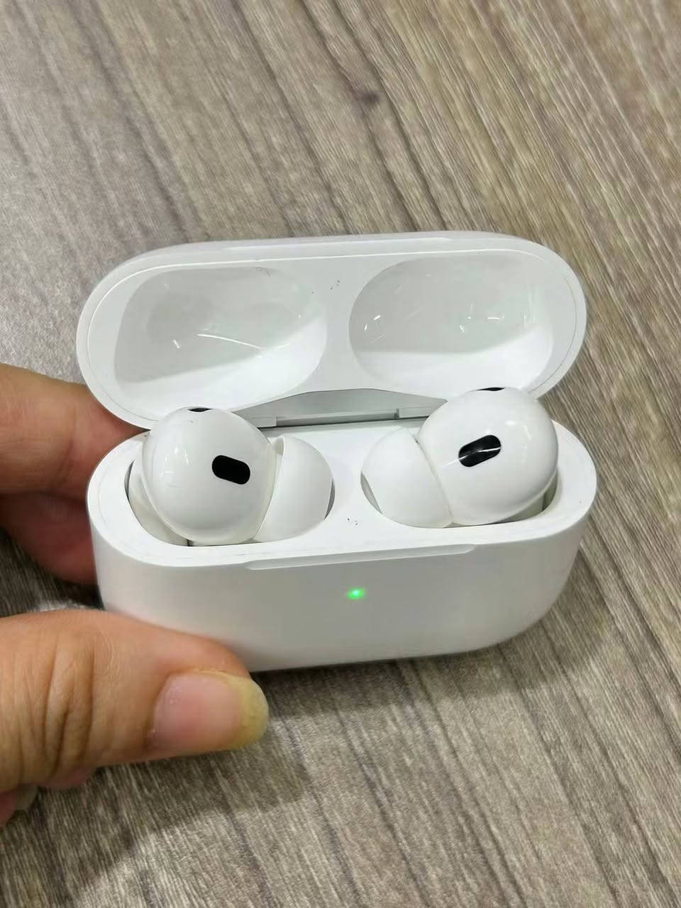 سماعات باله أمريكي Air pods pro 2 الحديث
اصلي باله أمريكي ، باله مستعمل بس كلش نظيف وياه حافظة جلد مع كيبل كتان  ما مفتوح ولا مصلح بطارية قوية صوت قوي  بإمكانك تفحص قبل الدفع ، اصلي باله  سعره 20 قفل قفل توصيل مجاني  نظافة 90% قطع محدودة للحجز واتس اب فقط ***********

