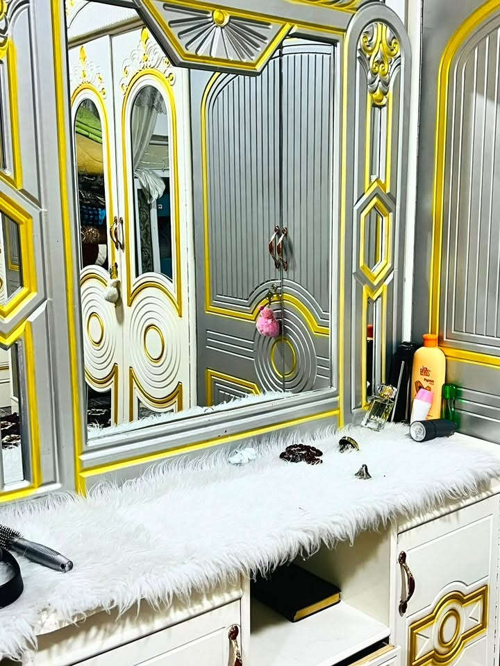 غرفه خشاب سبلت ريان اثين طن
مبره صار شهر من شتريته ١٠٠ 
كل قراض بيه مجال مكان بيجي رقم ***********
